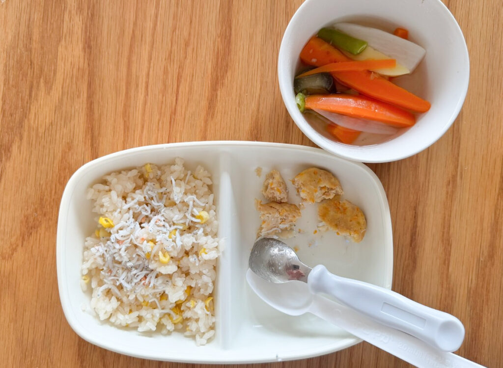 ハリオのフタがガラスのご飯釜でたいた1歳の離乳食(コーンの炊き込みご飯)